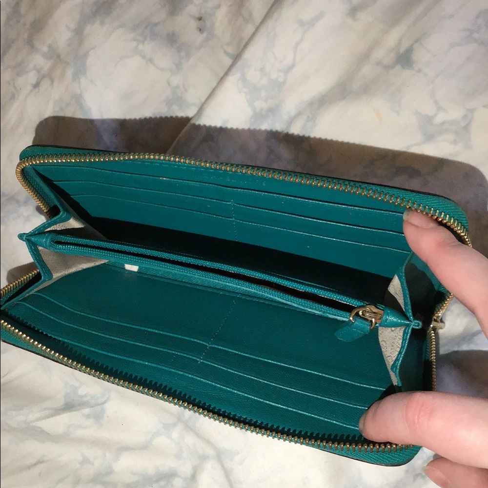 Michael Kors wallet - Picture 3 of 3